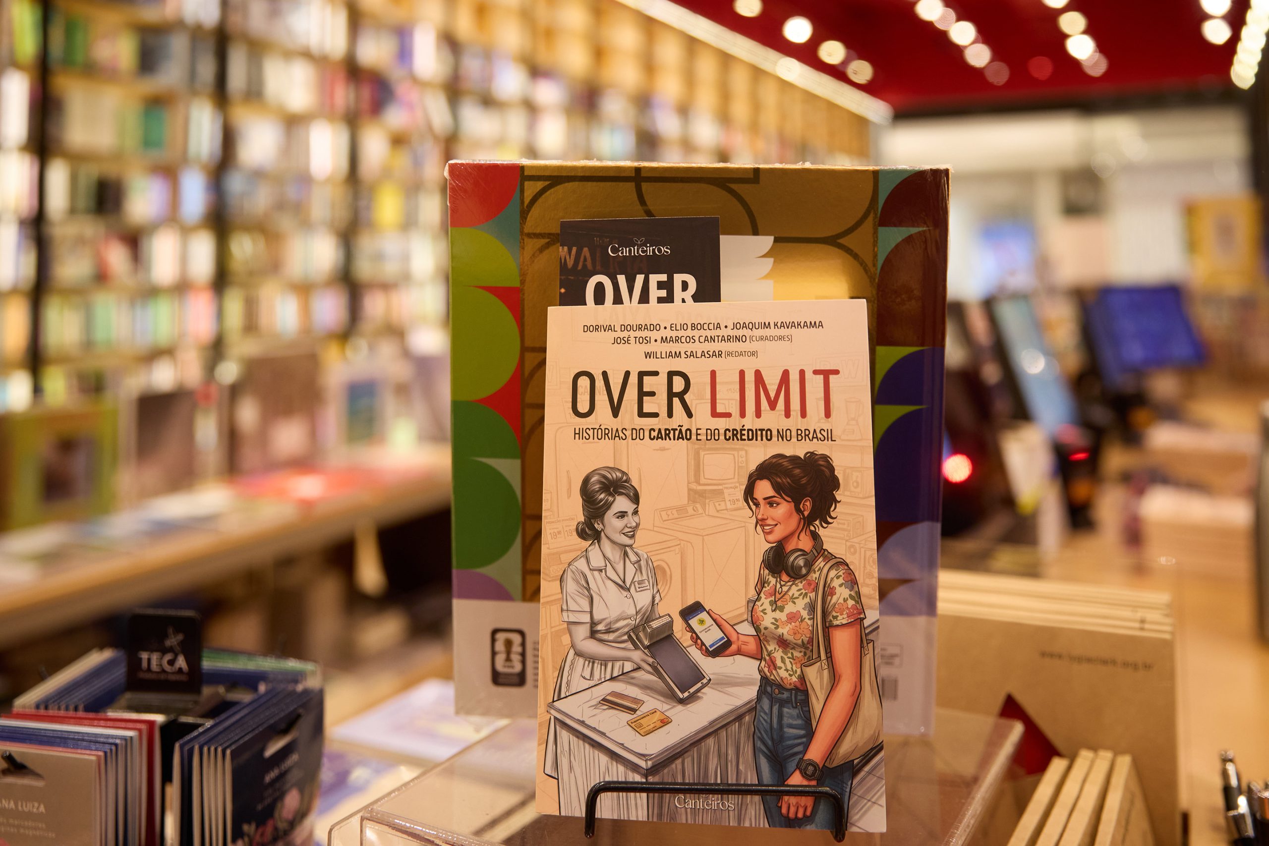 Livro resgata sete décadas de crédito e cartões no Brasil