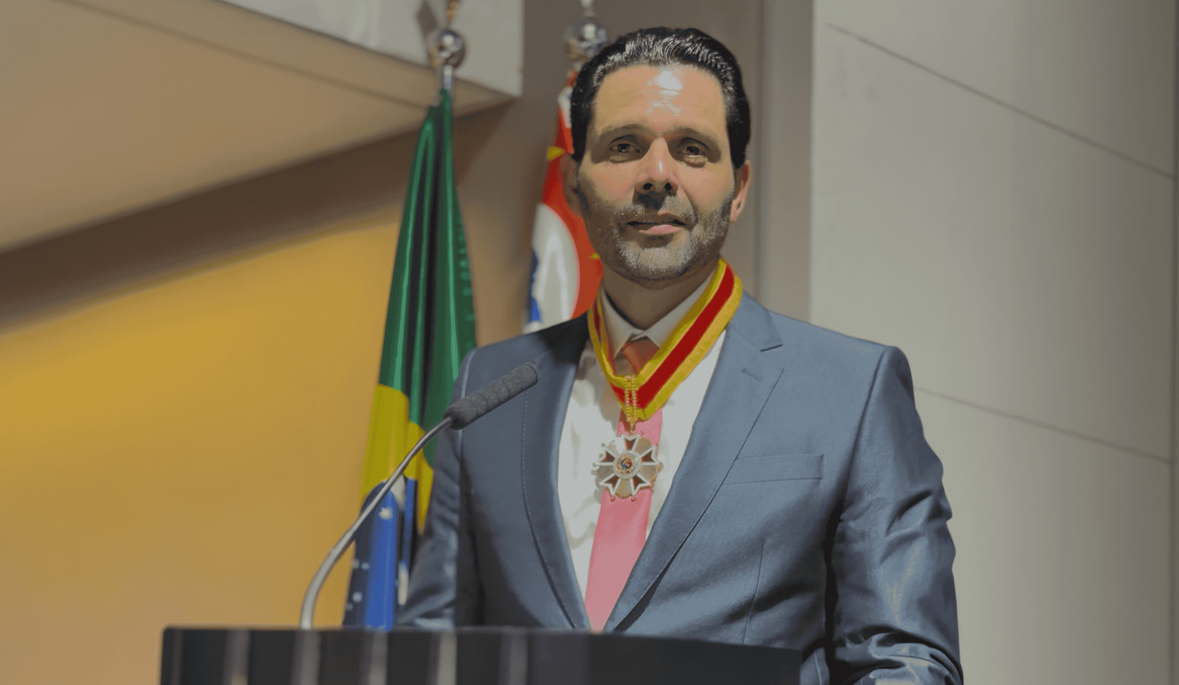 Empresário do setor automotivo é condecorado