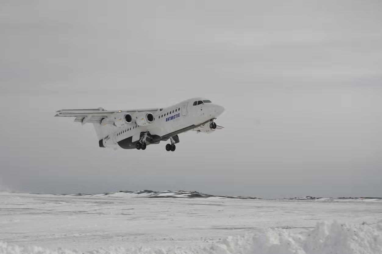 Civitatis lança expedições à Antártida de avião ou cruzeiro
