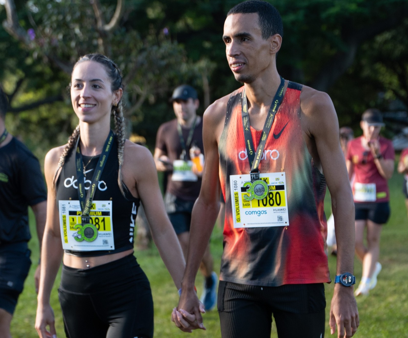 Corredores testam HUAWEI GT Runner 2 na Maratona de SP
