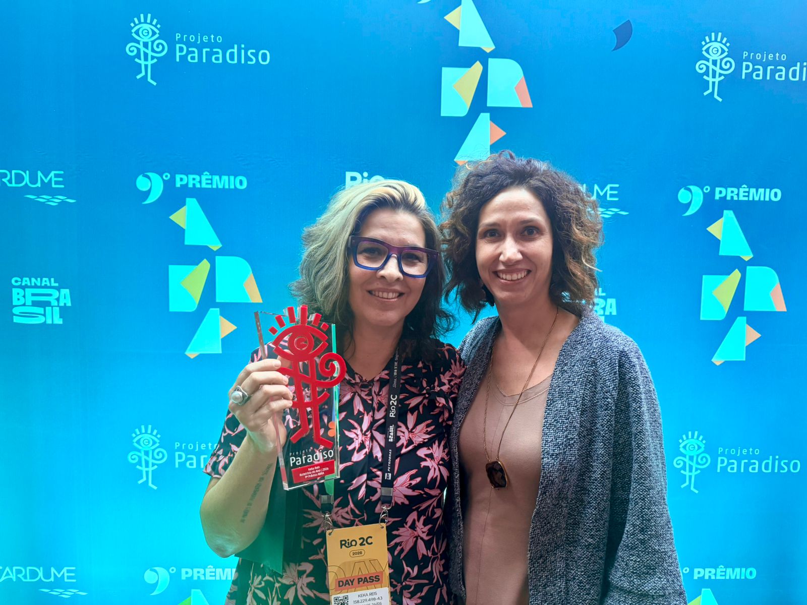 Keka Reis recebe Prêmio Paradiso de Roteirista no ABRA