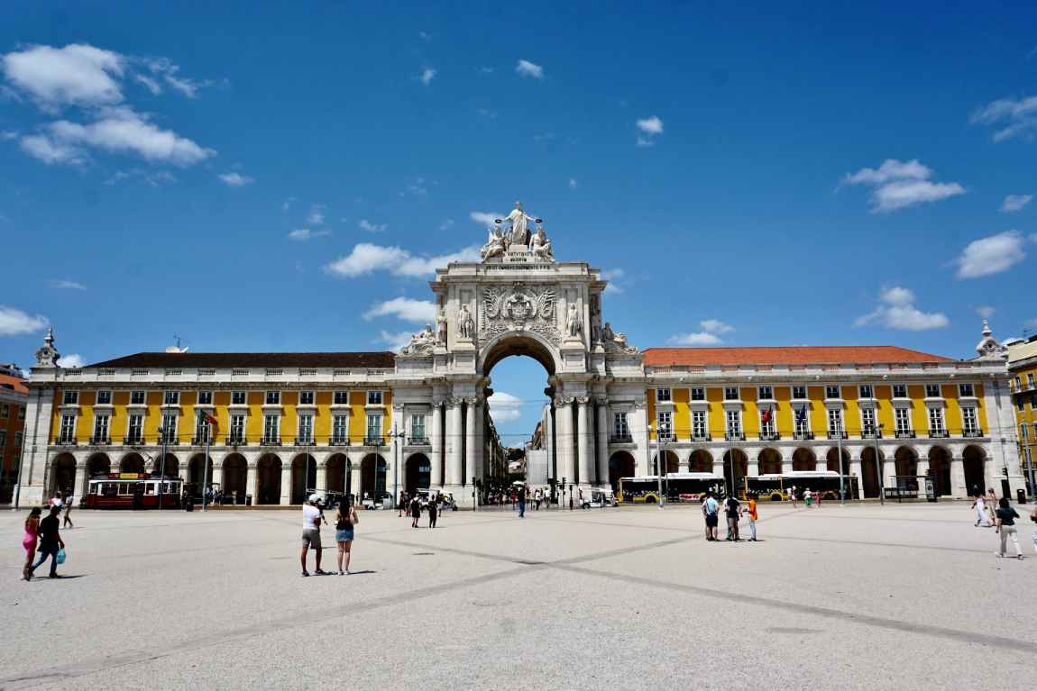 Brasileiros lideram compra de imóveis de luxo em Portugal