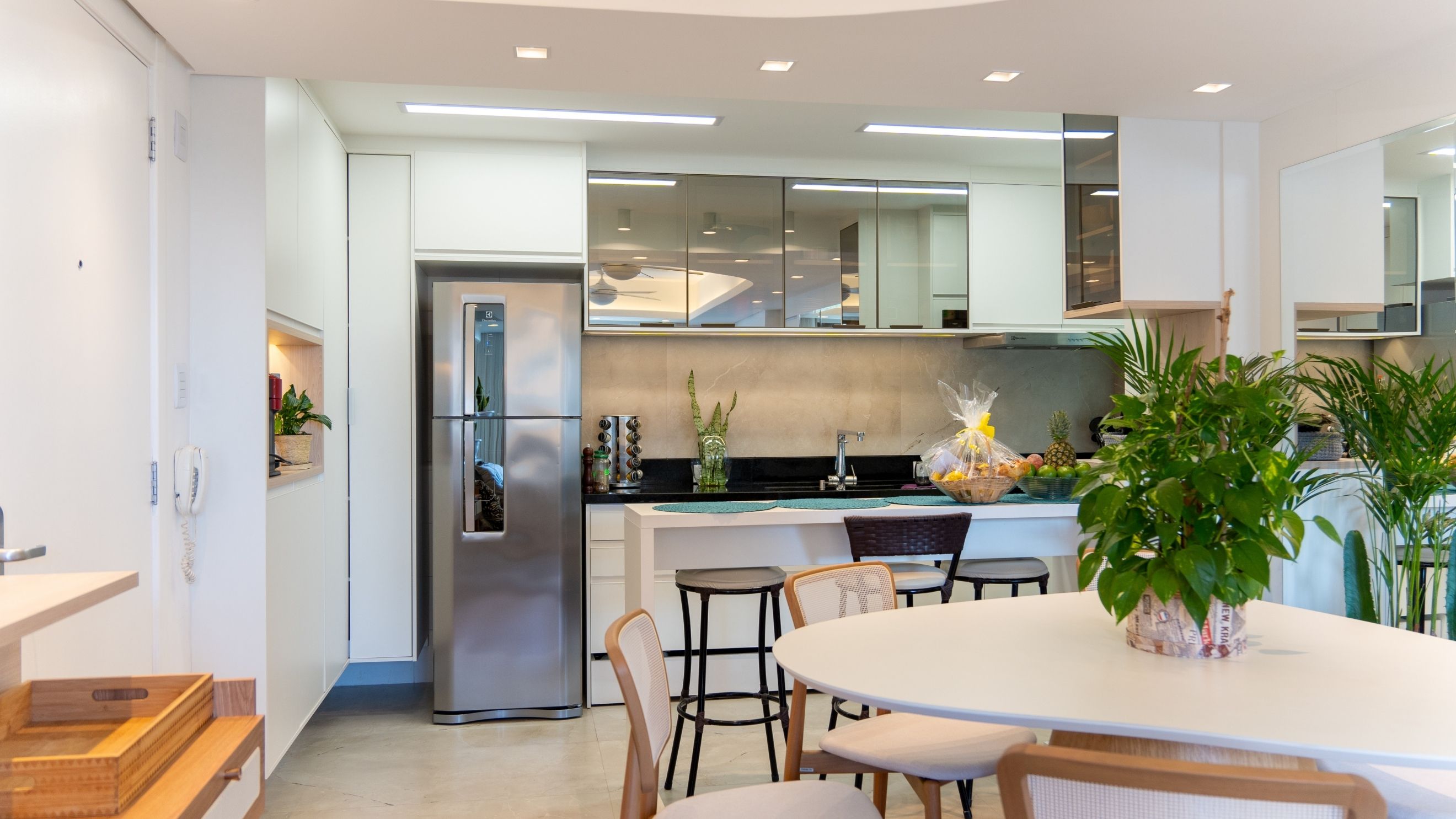 Cozinha integrada às áreas sociais cresce em reformas no BR